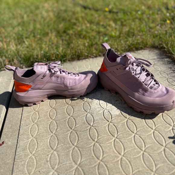 Arc’teryx Trail Running shoe - Picture 2 of 7